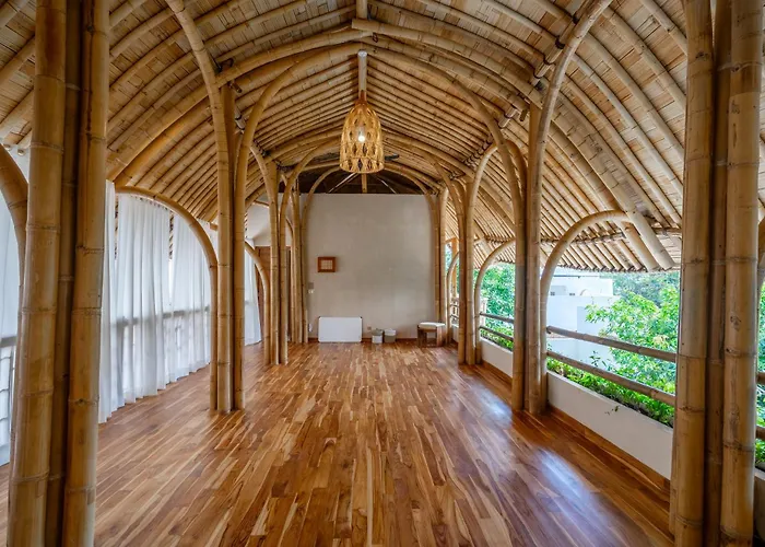 Totem Bali Surf & Yoga ベッド・アンド・ブレックファスト 3*